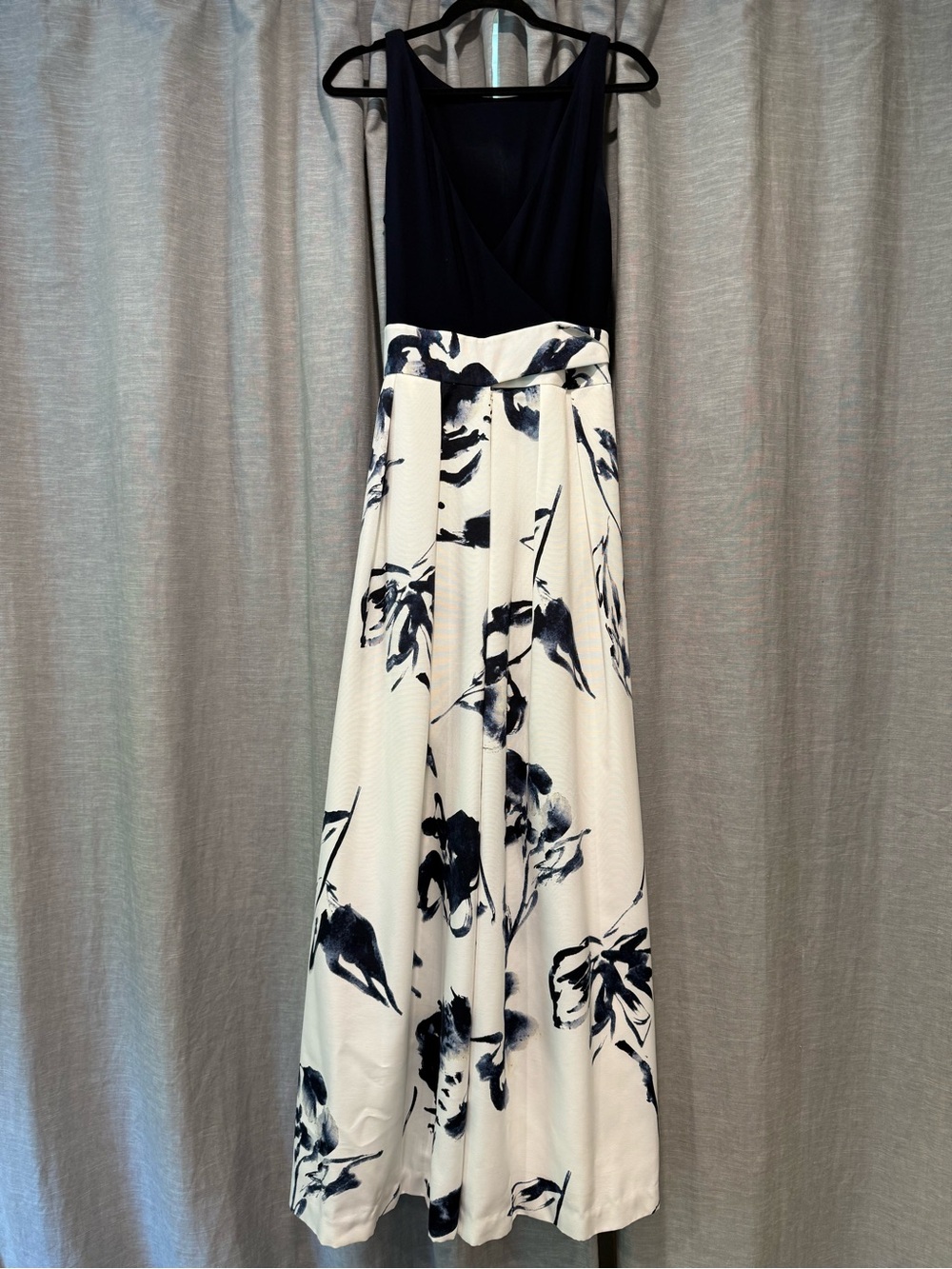 Lauren Ralph Lauren Navy and White Floral Floor Length Gown - Picture 2 of 9